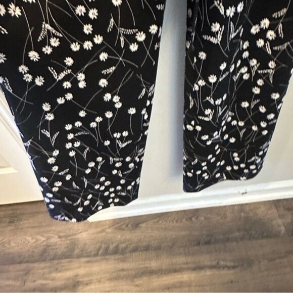 Calvin Klein Black White Floral Sleeveless Wide-Leg Jumpsuit Size 4 - Picture 5 of 11